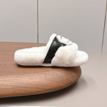 CHANEL 26S SLIDE SANDALS IN WHITE SHEARLING AND BLACK STRAP