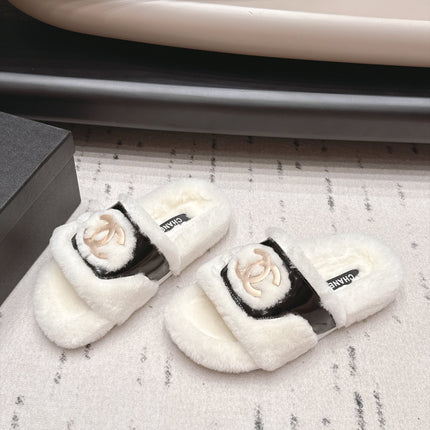 CHANEL 26S SLIDE SANDALS IN WHITE SHEARLING AND BLACK STRAP
