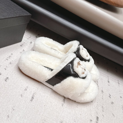 CHANEL 26S SLIDE SANDALS IN WHITE SHEARLING AND BLACK STRAP