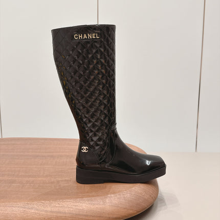 CHANEL 26S KNEE HIGH BOOTS 40MM IN BLACK CALFSKIN PATENT AND QUILTED