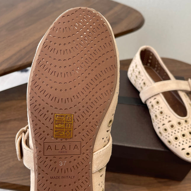 ALAIA 26S MARY JANE FLATS IN BEIGE SUEDE