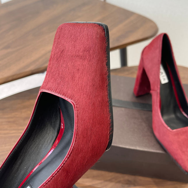 ALAIA 26S SQUARE-TOE HIGH HEELS 95 MM IN RED PONY HAIR