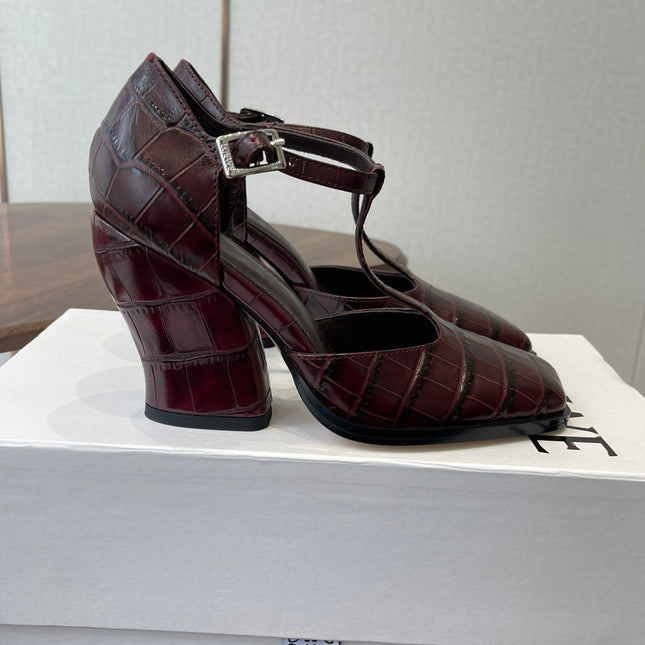 LOEWE 26S ONDA 90MM T-STRAP HIGH-HEEL SHOES IN WINE RED EMBOSSED CROCODILE CALFSKIN