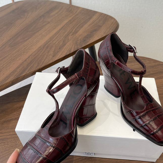 LOEWE 26S ONDA 90MM T-STRAP HIGH-HEEL SHOES IN WINE RED EMBOSSED CROCODILE CALFSKIN