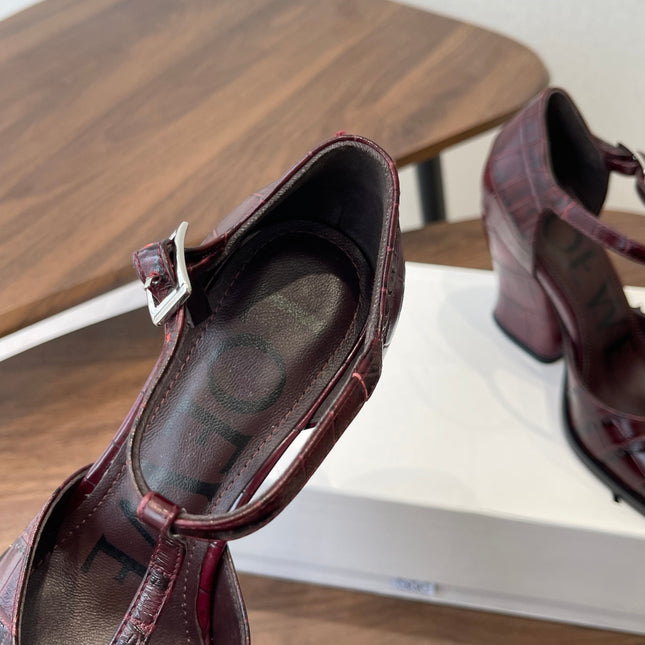 LOEWE 26S ONDA 90MM T-STRAP HIGH-HEEL SHOES IN WINE RED EMBOSSED CROCODILE CALFSKIN