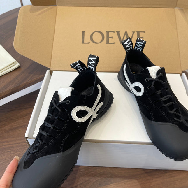 LOEWE 26S FLOW RUNNER SNEAKER 20MM IN BLACK SUEDE