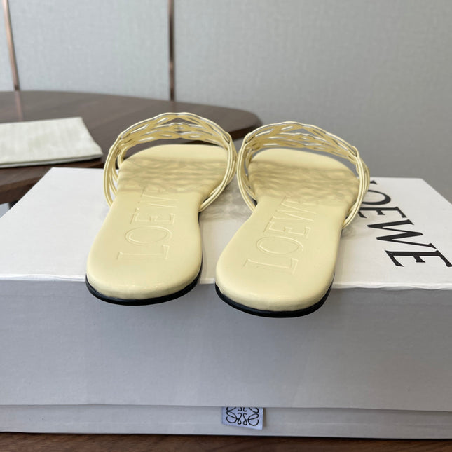 LOEWE 26S FLAT SANDALS IN LIGHT YELLOW CALFSKIN