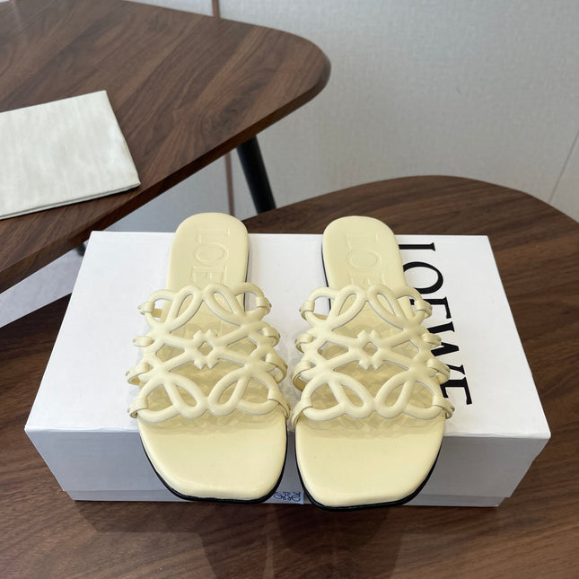 LOEWE 26S FLAT SANDALS IN LIGHT YELLOW CALFSKIN