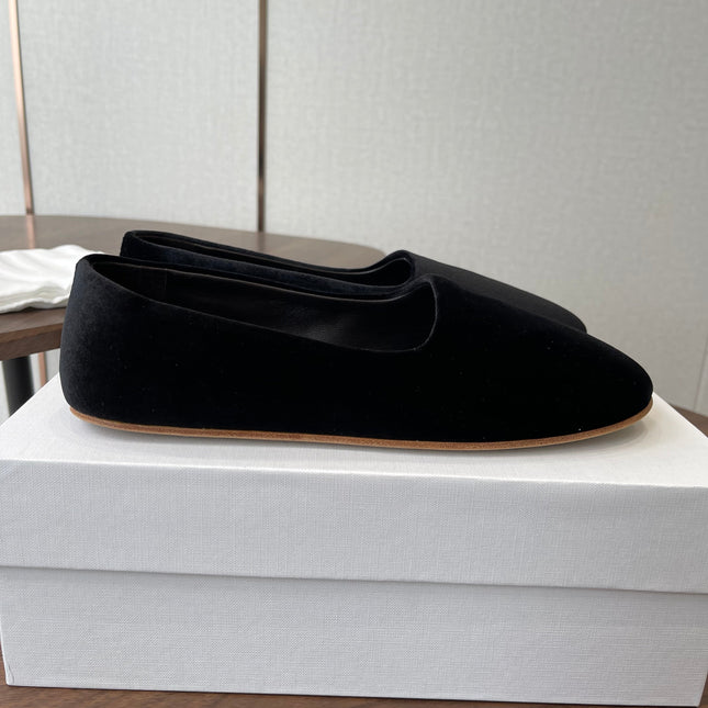 THE ROW 26S BALLET FLATS IN BLACK VELVET