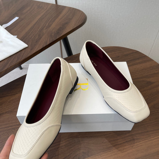 THE ROW 26S SQUARE TOE  BALLET FLATS IN CREAM WHITE CALFSKIN