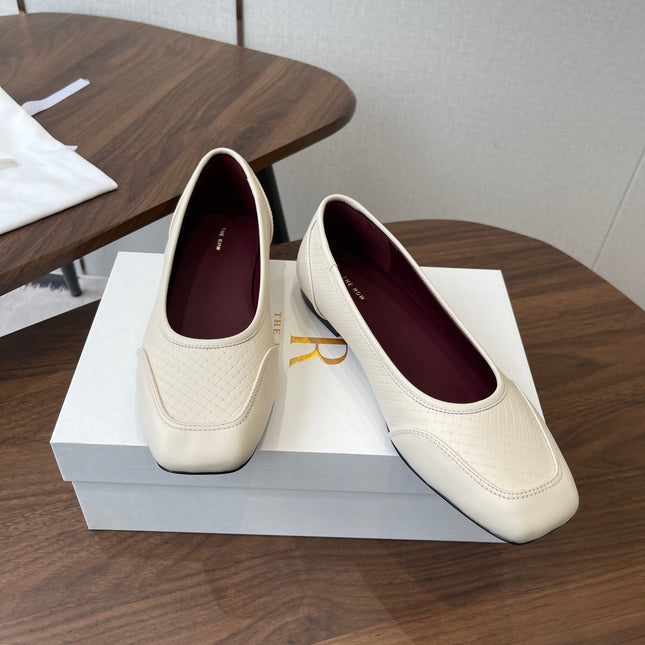 THE ROW 26S SQUARE TOE  BALLET FLATS IN CREAM WHITE CALFSKIN