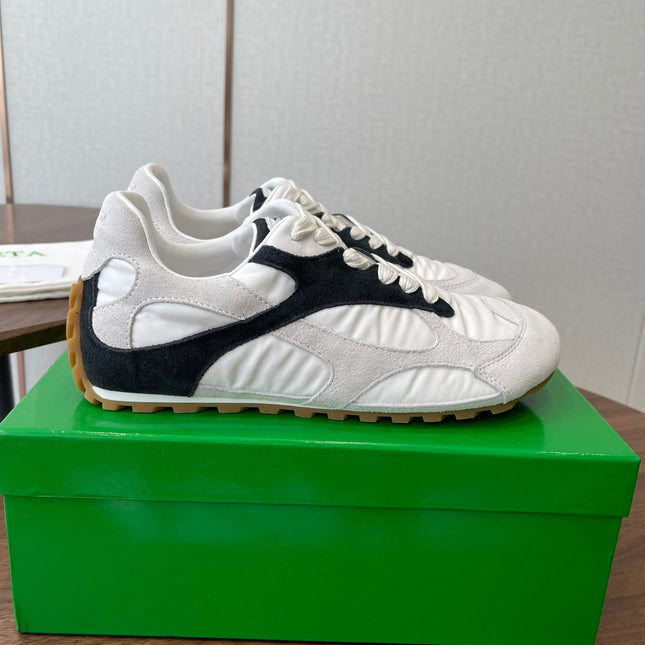 BOTTEGA VENETA 26S ORBIT FLASH SNEAKERS IN WHITE AND BLACK SUEDE