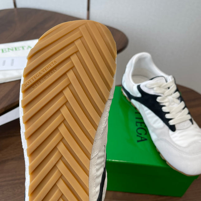 BOTTEGA VENETA 26S ORBIT FLASH SNEAKERS IN WHITE AND BLACK SUEDE
