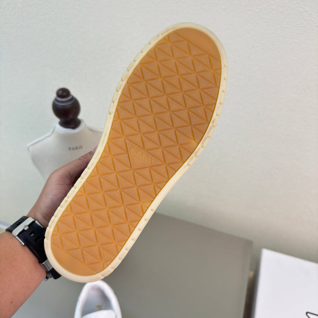 PRADA 26S DOWNTOWN THICK SOLE SNEAKERS IN WHITE CALFSKIN AND BLACK SUEDE