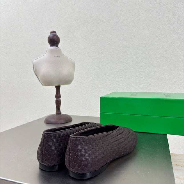 BOTTEGA VENETA 26S BALLET FLATS IN DARK BROWN WOVEN LAMBSKIN