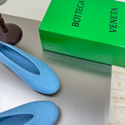BOTTEGA VENETA 26S BALLET FLATS IN BLUE WOVEN LAMBSKIN