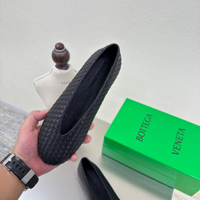 BOTTEGA VENETA 26S BALLET FLATS IN BLACK WOVEN LAMBSKIN