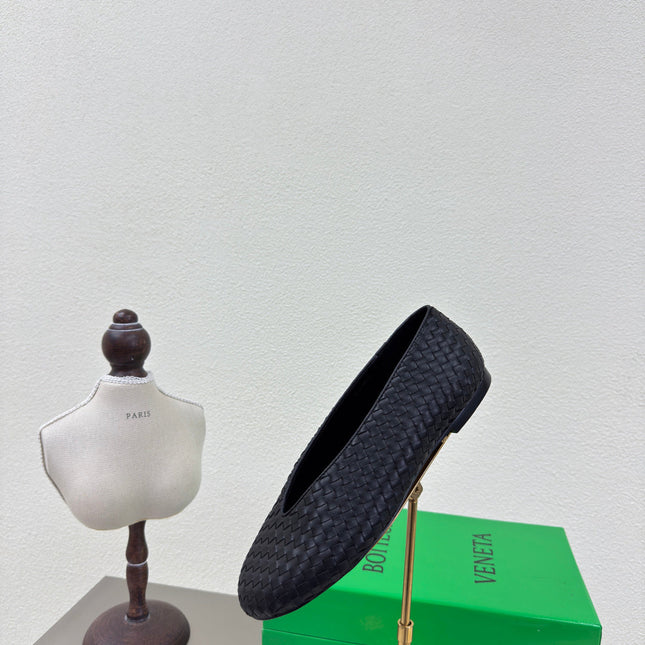 BOTTEGA VENETA 26S BALLET FLATS IN BLACK WOVEN LAMBSKIN