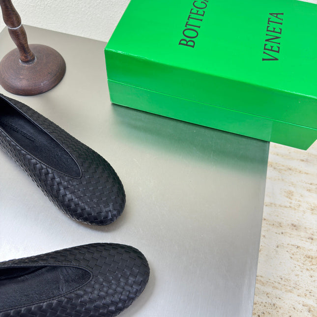 BOTTEGA VENETA 26S BALLET FLATS IN BLACK WOVEN LAMBSKIN