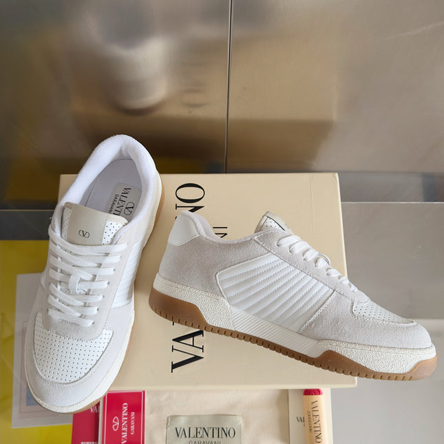 VALENTINO 25S GARAVANI FREEDOTS SNEAKERS IN BEIGE SUEDE AND WHITE LAMBSKIN