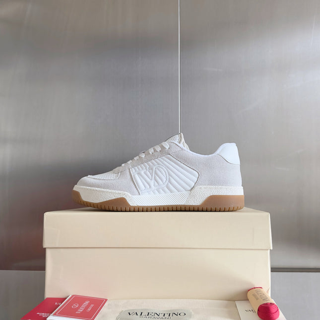 VALENTINO 25S GARAVANI FREEDOTS SNEAKERS IN BEIGE SUEDE AND WHITE LAMBSKIN