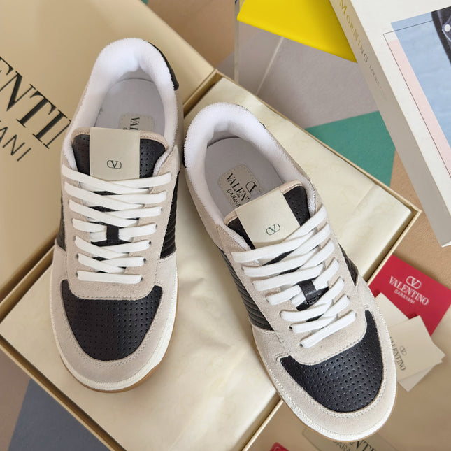VALENTINO 25S GARAVANI FREEDOTS SNEAKERS IN BEIGE SUEDE AND BLACK LAMBSKIN