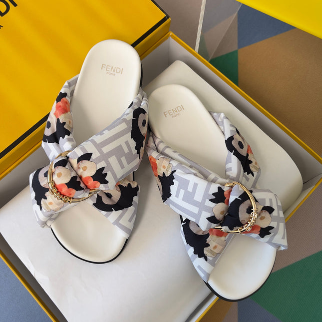 FENDI 26S PATTERNED CROSS-STRAP SLIDE SANDALS IN MULTICOLOR FABRIC