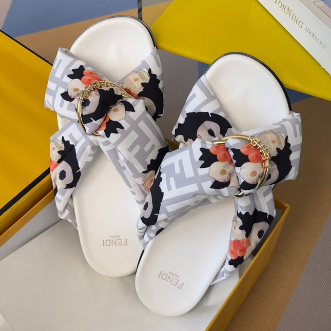 FENDI 26S PATTERNED CROSS-STRAP SLIDE SANDALS IN MULTICOLOR FABRIC