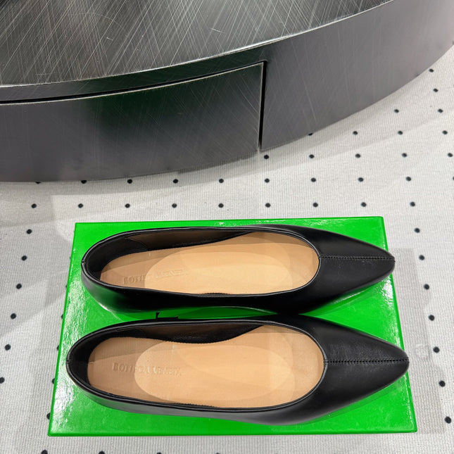 BOTTEGA VENETA 26S BALLET FLATS IN BLACK CALFSKIN
