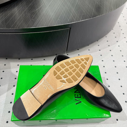 BOTTEGA VENETA 26S BALLET FLATS IN BLACK CALFSKIN
