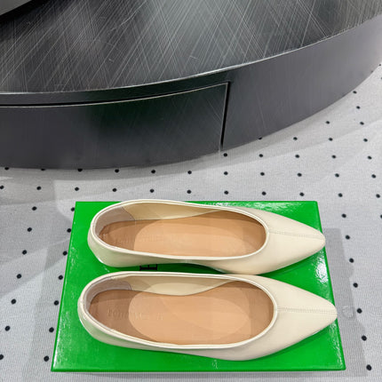 BOTTEGA VENETA 26S BALLET FLATS IN LIGHT BEIGE CALFSKIN