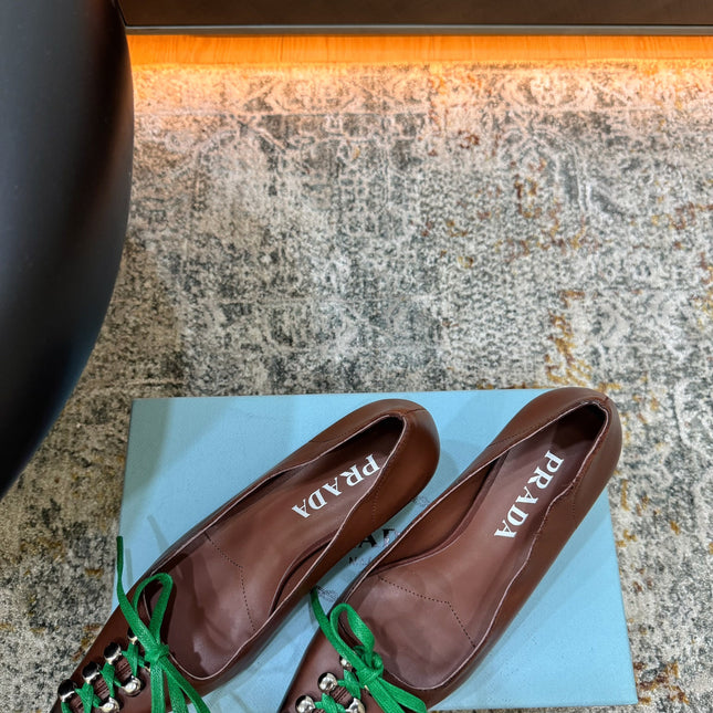 PRADA 26S LACE UP STUDDED PUMPS 55MM IN DARK BROWN CALFSKIN WITH GREEN LACES