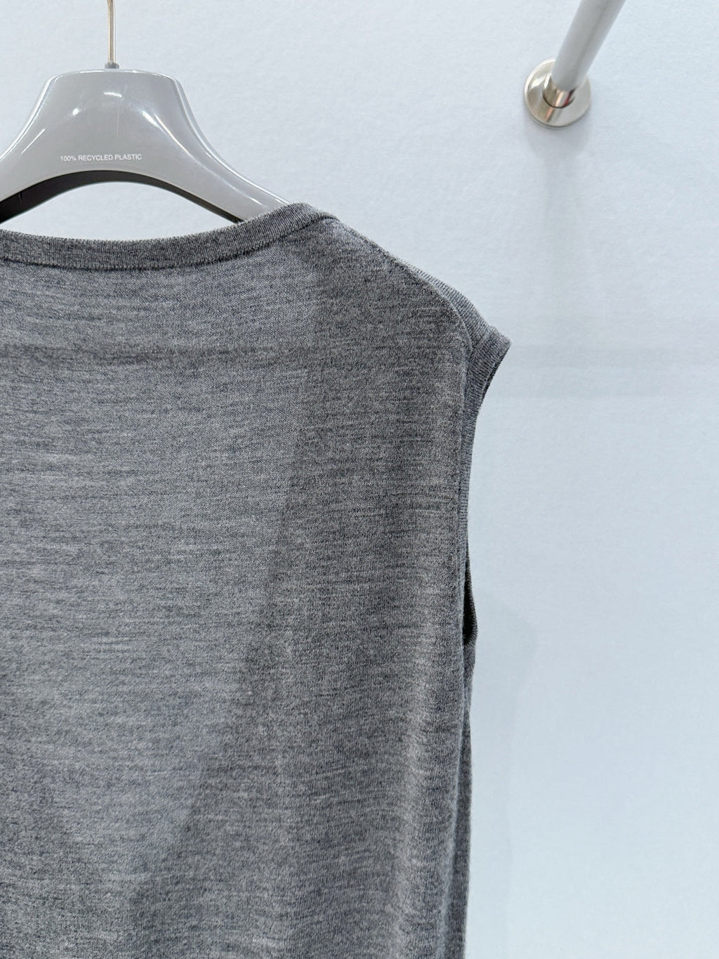 PRADA 26S V-NECK KNIT VEST 814