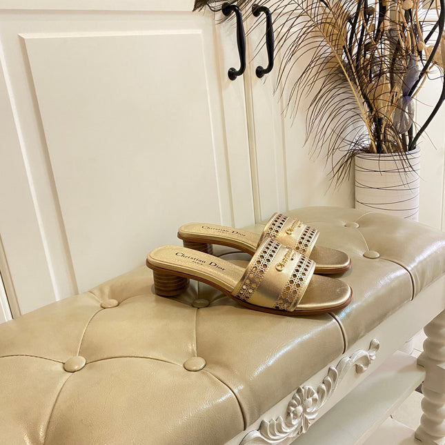 DWAY HEELED SLIDE IN GOLD CALFSKIN WITH GOLD LOGO