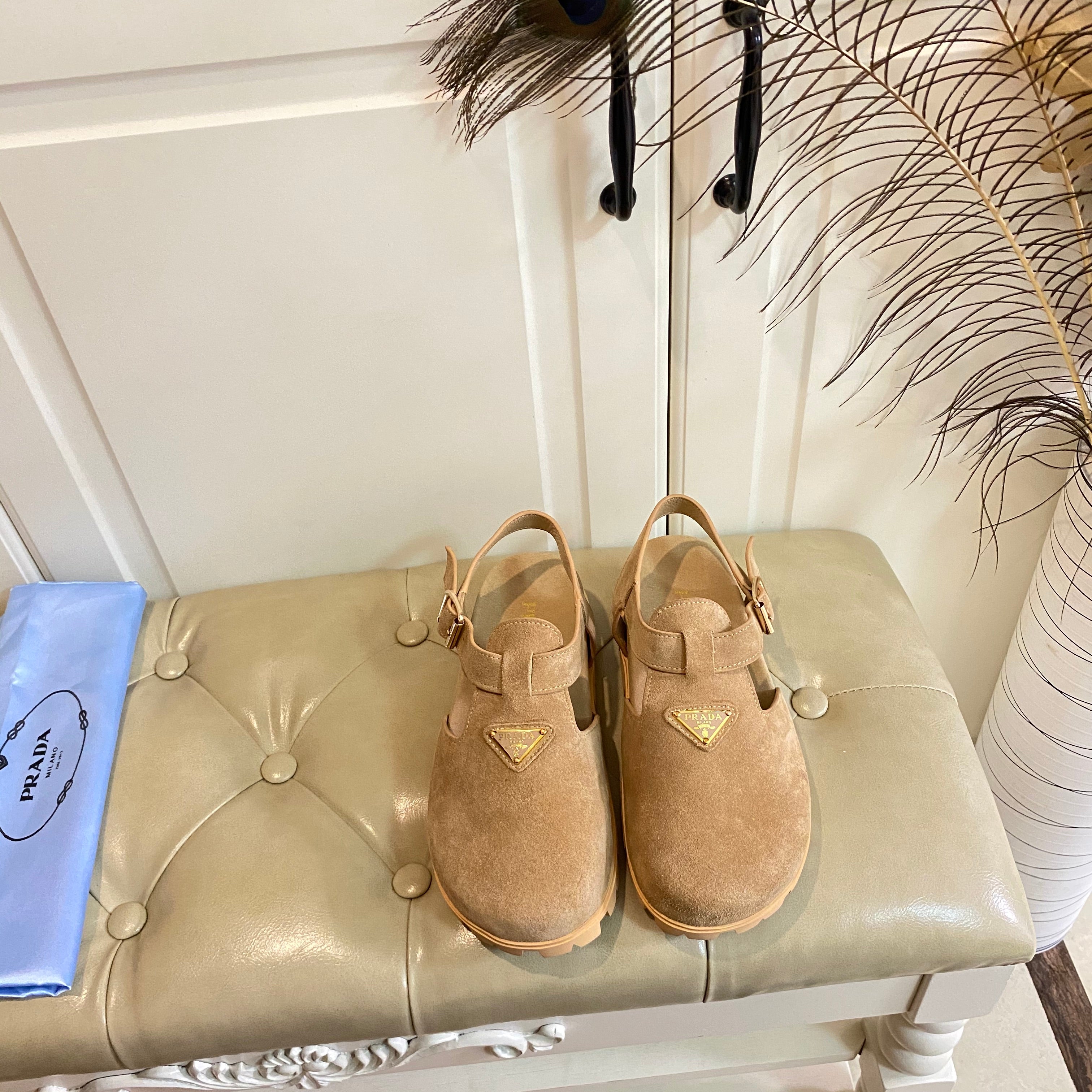 RUBBER SOLE SANDALS IN DARK BEIGE SUEDE