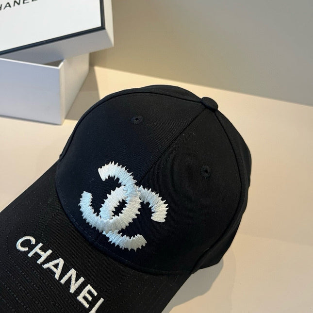 CHANEL 26S BASEBALL CAP EMBROIDERED CC LOGO 337970
