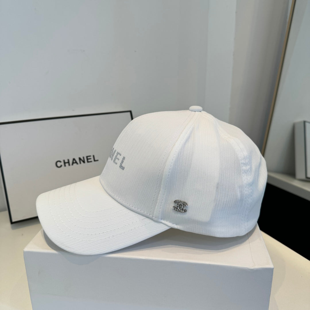 CHANEL 26S BASEBALL CAP WITH CRYSTAL CC LOGO 337987