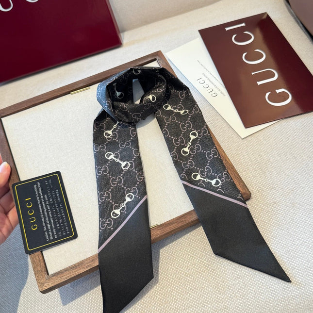 GUCCI 26S SCARF 90 IN SILK 156518