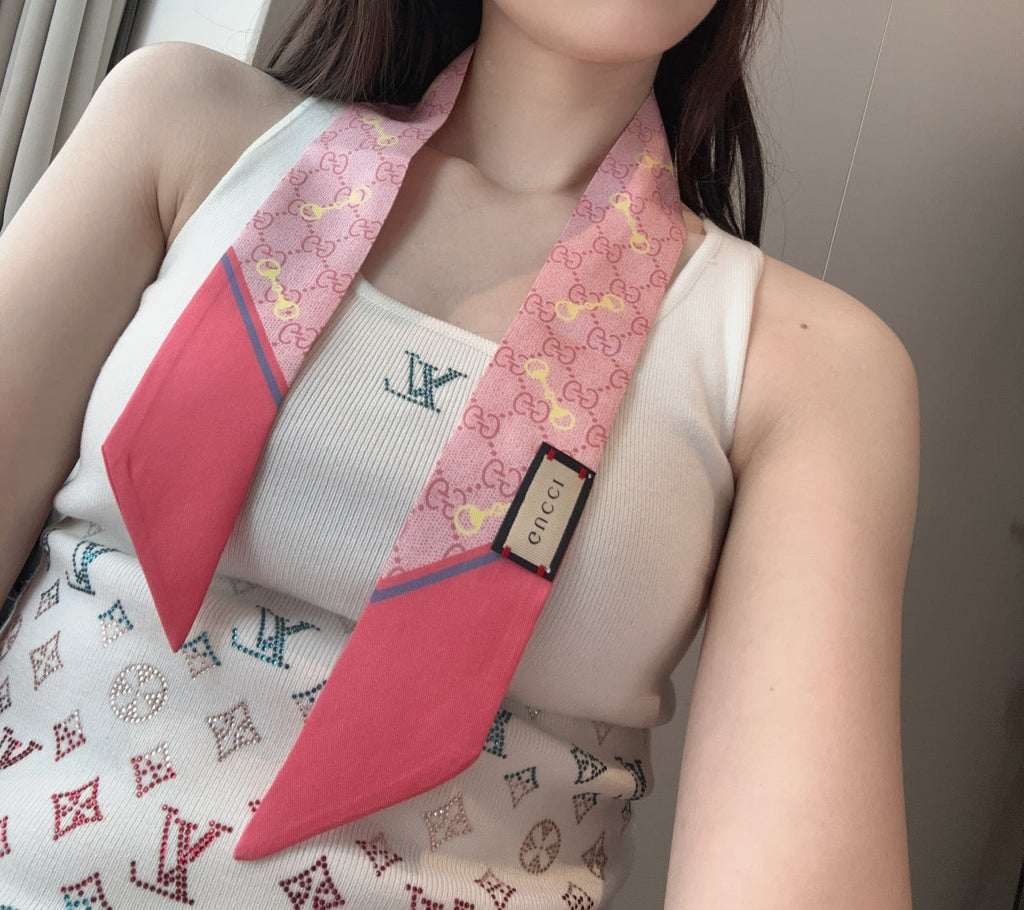 GUCCI 26S SCARF 90 IN SILK 305869