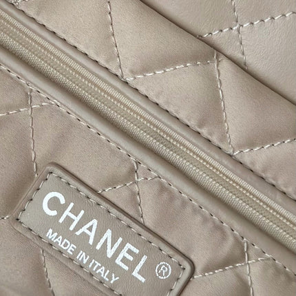 CHANEL 26S 22 BAG 42 IN LIGHT BEIGE QUILTED SHINY CALFSKIN