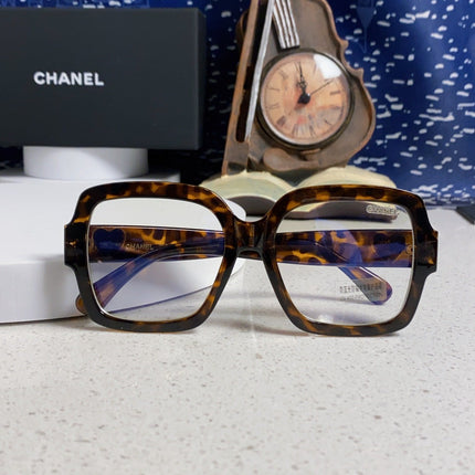 CHANEL 26S OVERSIZED SQUARE FRAME IN ACETATE 404749
