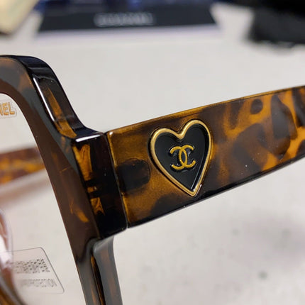 CHANEL 26S OVERSIZED SQUARE FRAME IN ACETATE 404749