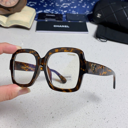 CHANEL 26S OVERSIZED SQUARE FRAME IN ACETATE 404749