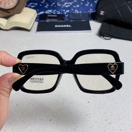 CHANEL 26S OVERSIZED SQUARE FRAME IN ACETATE 404750