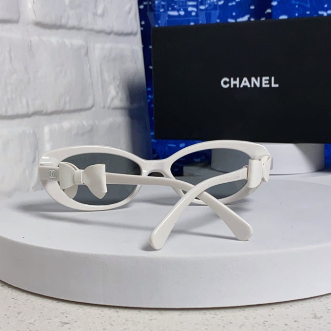CHANEL 26S SLIM OVAL FRAME IN WHITE ACETATE 404788