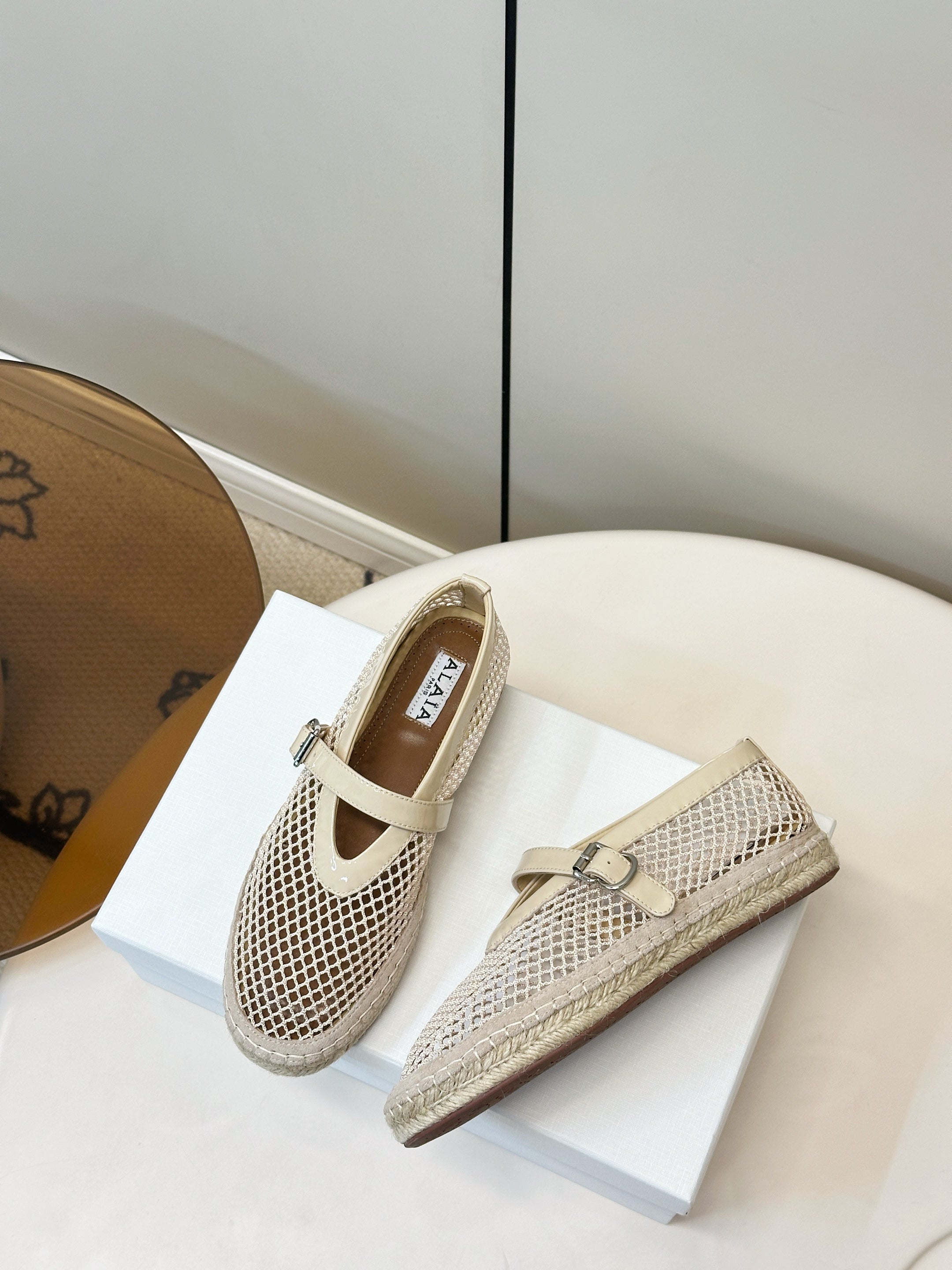 ALAIA 26S MESH ESPADRILLES IN BEIGE SOFT PATENT LEATHER