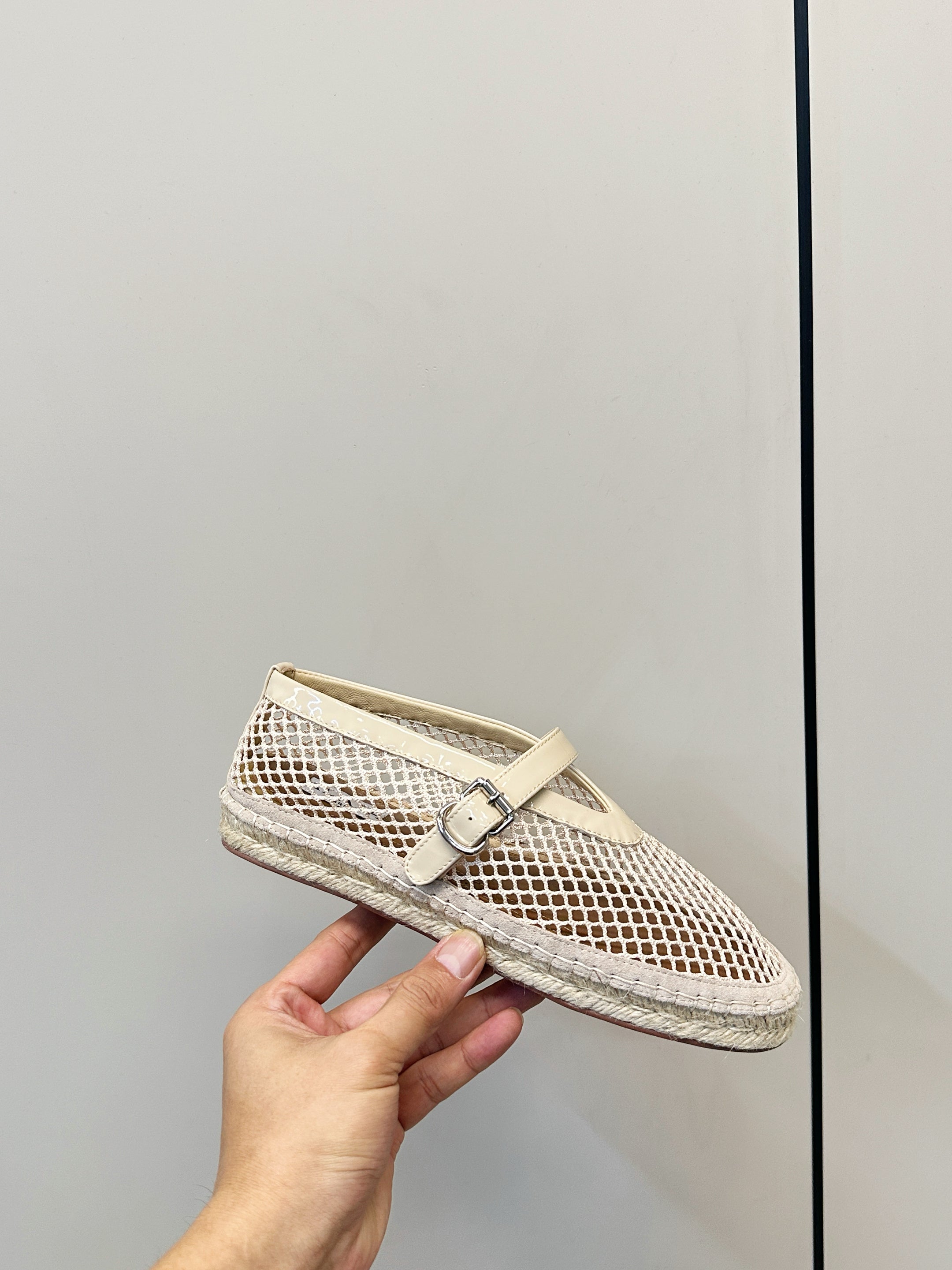 ALAIA 26S MESH ESPADRILLES IN BEIGE SOFT PATENT LEATHER