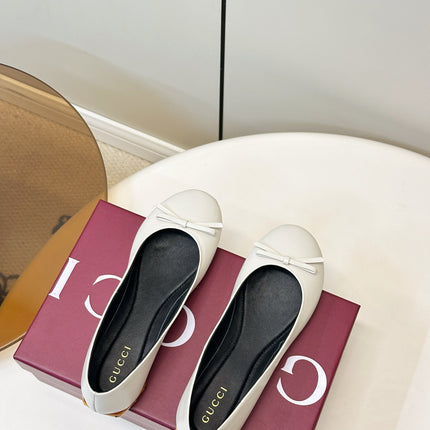 GUCCI 26S ROUND TOE BALLET FLATS IN WHITE LAMBSKIN