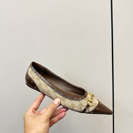 GUCCI 26S STUD BALLET FLATS IN BEIGE CANVAS AND BROWN CALFSKIN