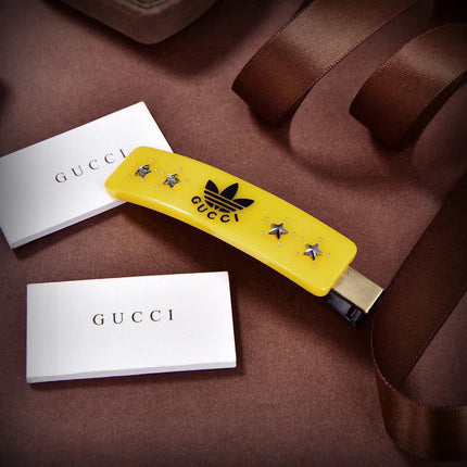 GUCCI 26S STAR EMBELLISHED LOGO HAIR BARRETTE IN YELLOW RESIN 626961